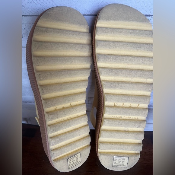 Reef Water Vista Platform Slingback Sandal in Yellow.  Size 10 - Picture 8 of 9